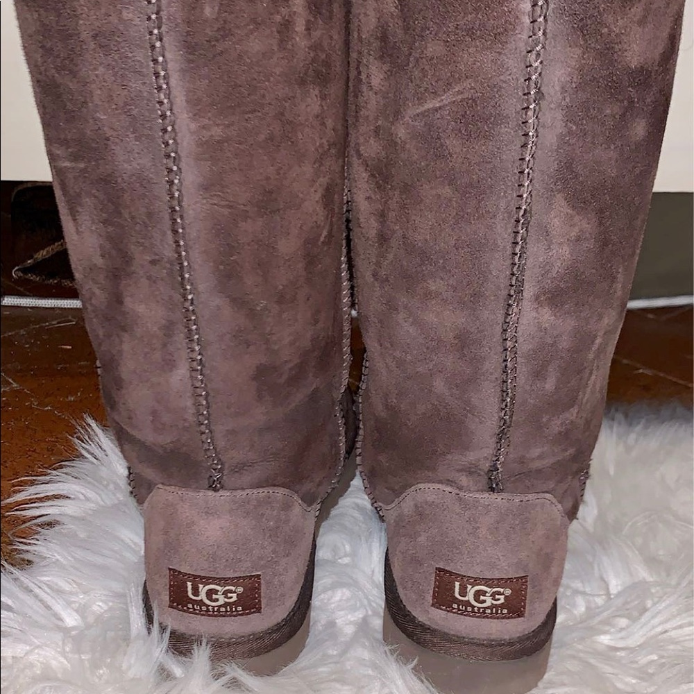 Chocolate UGG boots- Classic tall II Boots - Picture 2 of 5